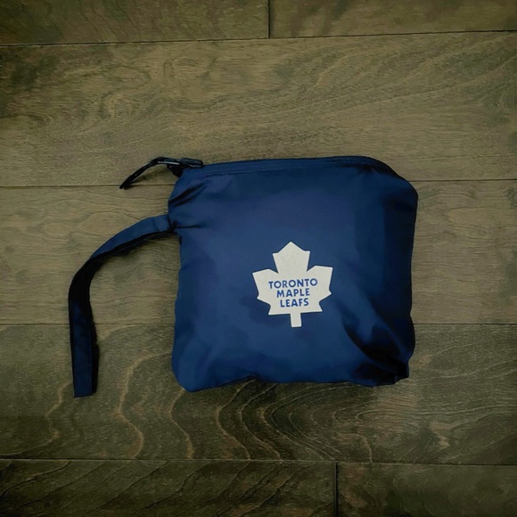 Toronto Maple Leafs Portable Rain Coat - Picture 5 of 6